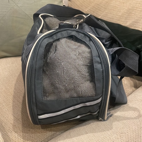 Small pet carrier - Picture 3 of 5